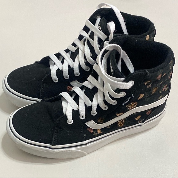 Vans Black and White High-Top Sneakers Classic Design - Picture 2 of 5